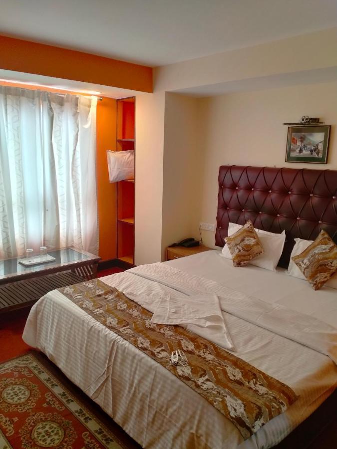 Oyo 12370 Royal Sarava Hotel Darjeeling  Bagian luar foto