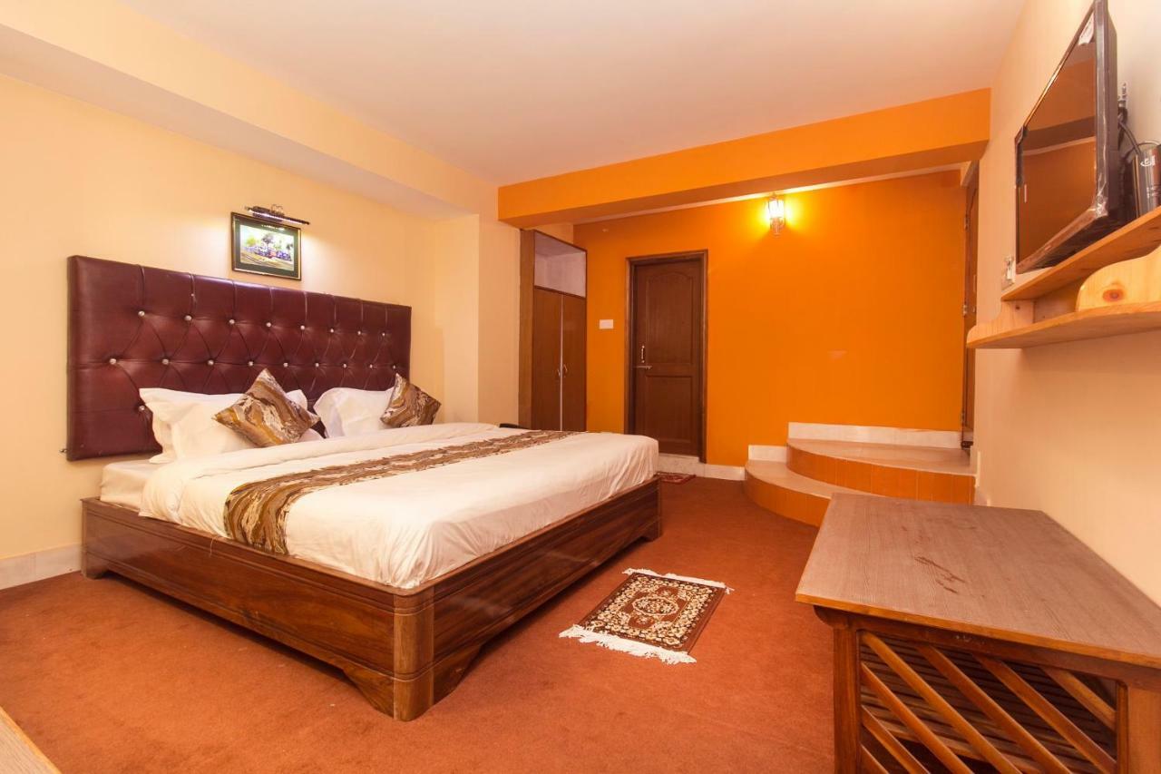 Oyo 12370 Royal Sarava Hotel Darjeeling  Bagian luar foto