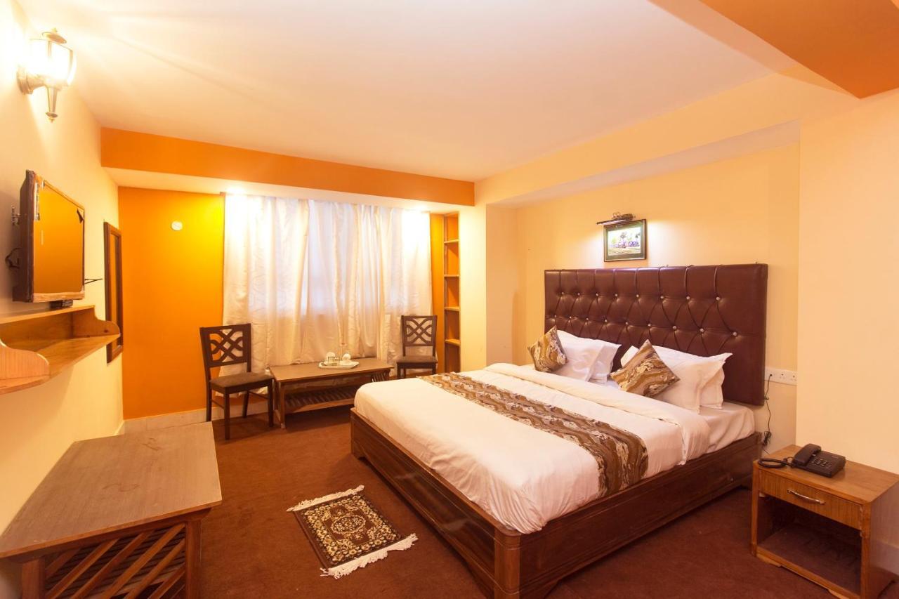 Oyo 12370 Royal Sarava Hotel Darjeeling  Bagian luar foto